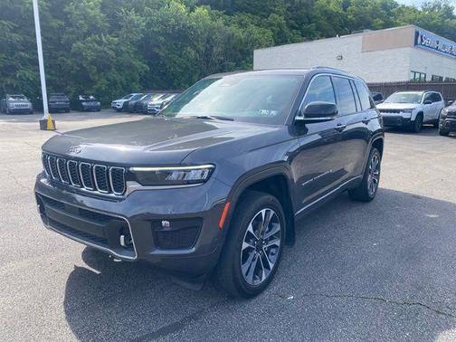 Metallic 2023 Jeep Grand Cherokee Overland