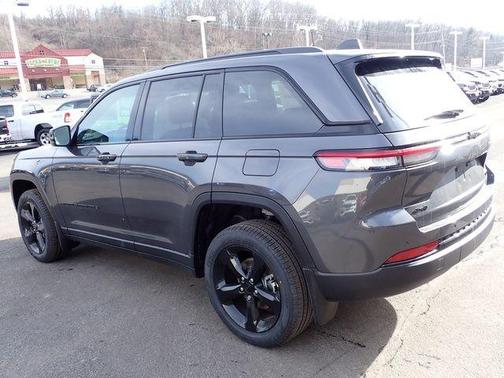 Metallic 2025 Jeep Grand Cherokee Limited