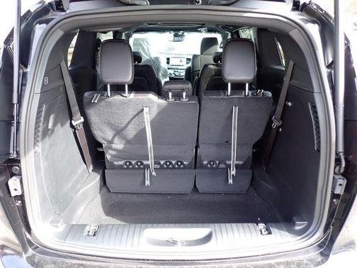 Diamond Black 2026 Chrysler Pacifica Select