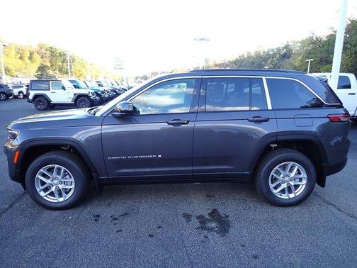 Metallic 2025 Jeep Grand Cherokee Laredo X
