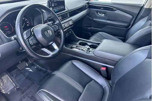 Modern Steel Metallic 2024 Honda Pilot EX-L