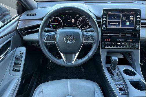 2022 Toyota Avalon Hybrid XLE