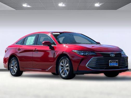 2022 Toyota Avalon Hybrid XLE