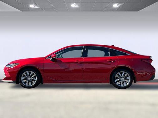 2022 Toyota Avalon Hybrid XLE