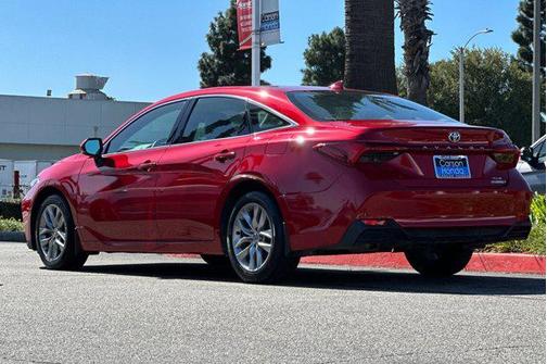 2022 Toyota Avalon Hybrid XLE