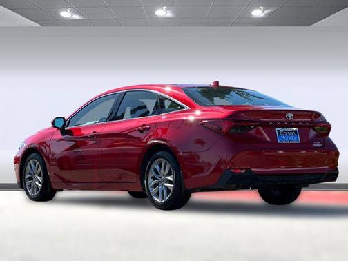 2022 Toyota Avalon Hybrid XLE