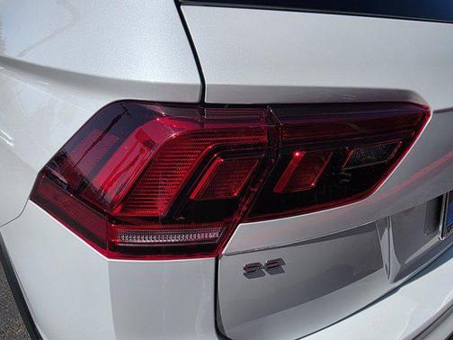 2022 Volkswagen Tiguan 2.0T SE R-Line Black 4MOTION