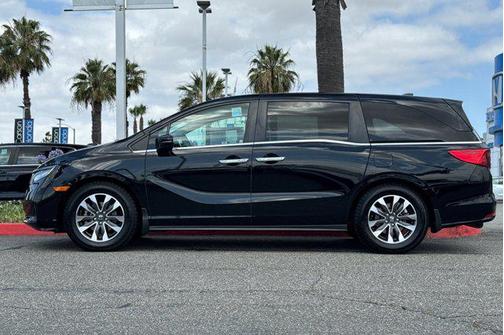 Crystal Black Pearl 2022 Honda Odyssey EX-L