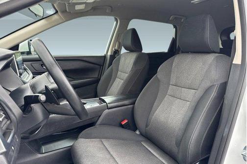 Everest White Pearl 2024 Nissan Rogue SV