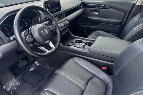 Platinum White Pearl 2025 Honda Pilot Touring 8-Passenger