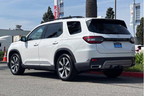 Platinum White Pearl 2025 Honda Pilot Touring 8-Passenger