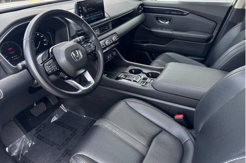 Platinum White Pearl 2025 Honda Pilot Touring 8-Passenger