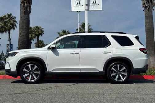 Platinum White Pearl 2025 Honda Pilot Touring 8-Passenger