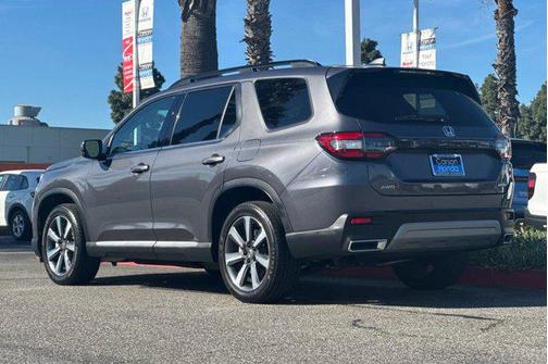 2025 Honda Pilot Touring 8-Passenger