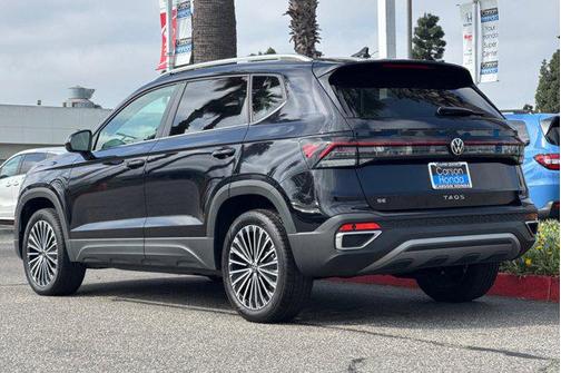 Deep Black Pearl 2025 Volkswagen Taos 1.5T SE