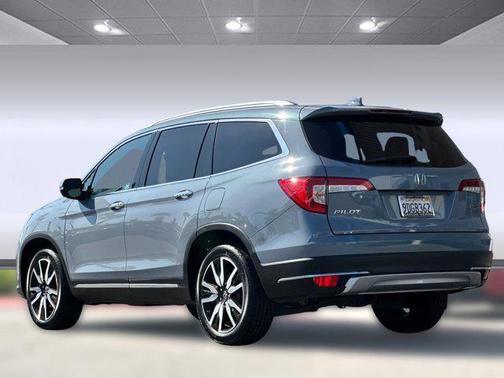 2022 Honda Pilot Touring 8-Passenger