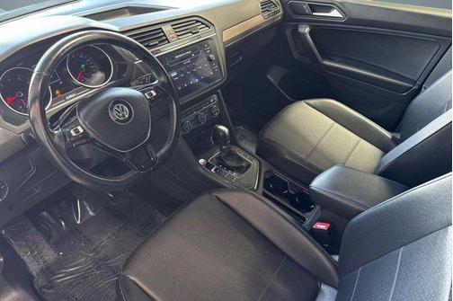 Deep Black Pearl 2019 Volkswagen Tiguan 2.0T SE