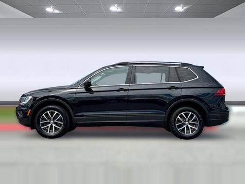 Deep Black Pearl 2019 Volkswagen Tiguan 2.0T SE