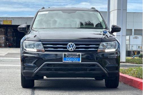 Deep Black Pearl 2019 Volkswagen Tiguan 2.0T SE