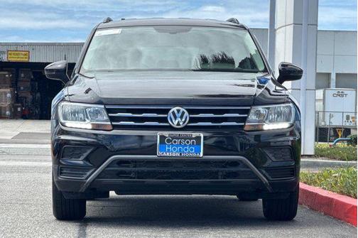 Deep Black Pearl 2019 Volkswagen Tiguan 2.0T SE