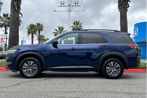 2024 Nissan Pathfinder SV FWD