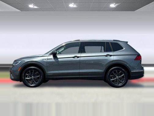 Platinum Gray Metallic 2024 Volkswagen Tiguan 2.0T SE
