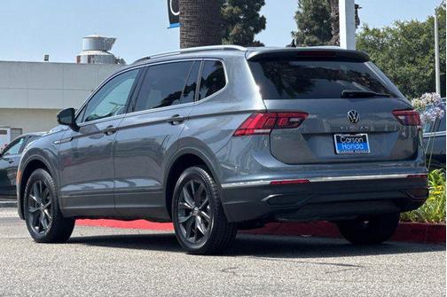 Platinum Gray Metallic 2024 Volkswagen Tiguan 2.0T SE