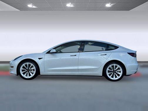 Pearl White Multi-Coat 2023 Tesla Model 3 Standard Range
