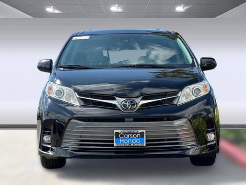 2020 Toyota Sienna XLE