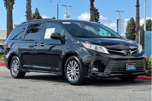 2020 Toyota Sienna XLE