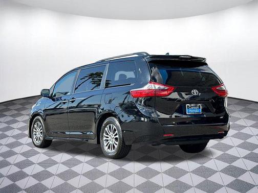 2020 Toyota Sienna XLE