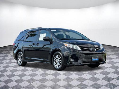 2020 Toyota Sienna XLE