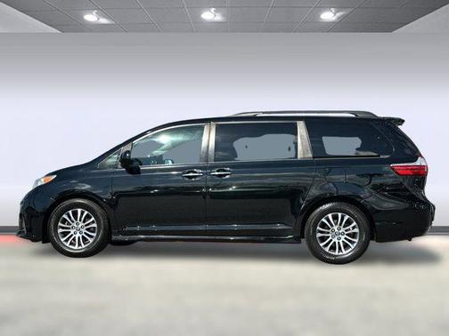 2020 Toyota Sienna XLE