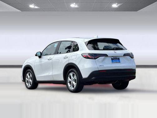 Platinum White Pearl 2023 Honda HR-V LX