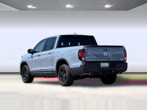 Sonic Gray Pearl 2023 Honda Ridgeline Black