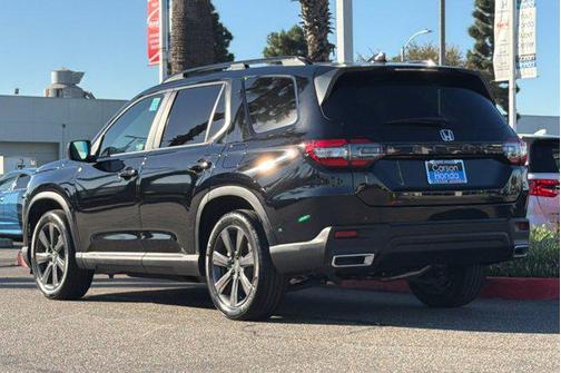 2023 Honda Pilot 2WD Sport
