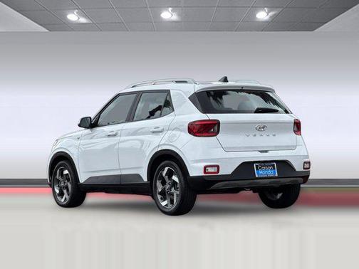 Ceramic White 2022 Hyundai VENUE SEL