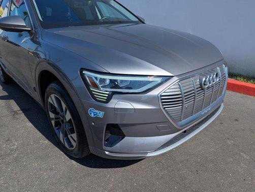 2021 Audi e-tron Premium Plus