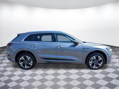 2021 Audi e-tron Premium Plus