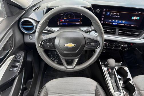 Summit White 2024 Chevrolet Trax LT