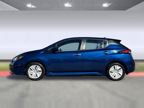 Deep Blue Pearl 2022 Nissan Leaf S 40 kWh