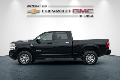 Diamond Black Crystal Pearlcoat 2022 RAM 2500 Laramie Crew Cab 4x4 6'4' Box