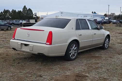 2011 Cadillac DTS Luxury Collection