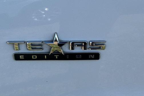 Summit White 2022 Chevrolet Silverado 1500 LT
