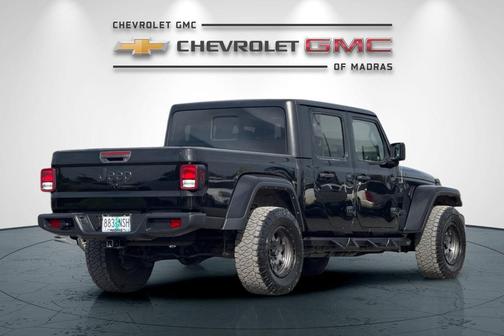 Black Clearcoat 2022 Jeep Gladiator Altitude 4x4