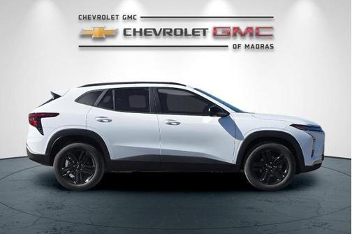 Summit White 2026 Chevrolet Trax FWD ACTIV