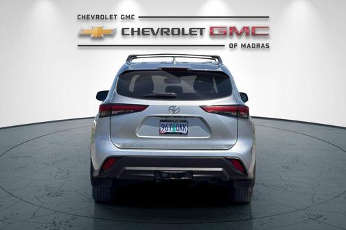 Celestial Silver Metallic 2020 Toyota Highlander XLE