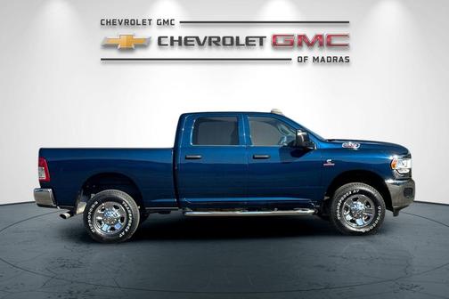 2023 RAM 2500 Tradesman Crew Cab 4x4 6'4' Box