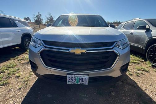 Silver Ice Metallic 2021 Chevrolet Traverse LS