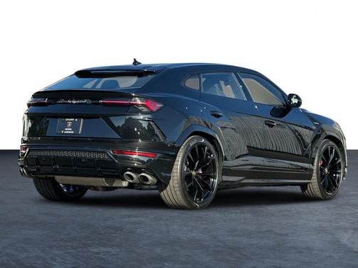 2022 Lamborghini Urus Graphite Capsule